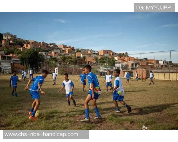 追逐梦想的绿茵场足球人生的荣耀与坚持